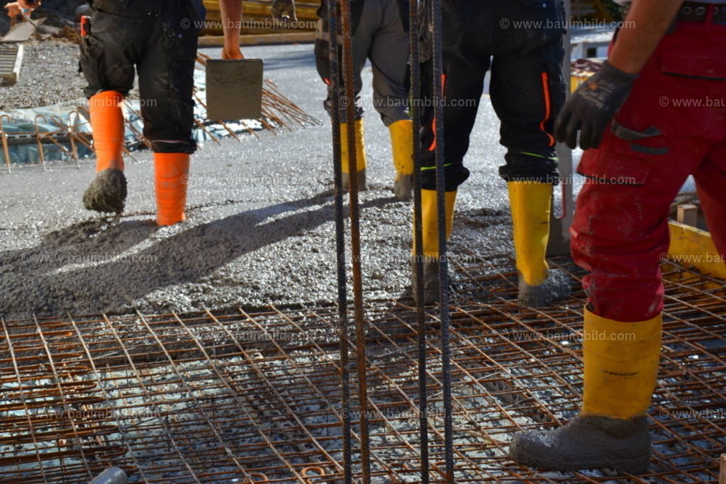 bib-lg04-betonarbeiten-0420 | Nach LV-Leistungsgruppen sortierte Detailfotos über den Bau eines Hauses. Alle Hausbau-Bilder direkt vom Urheber und Autor der Website Haus-Selber-Bauen.com