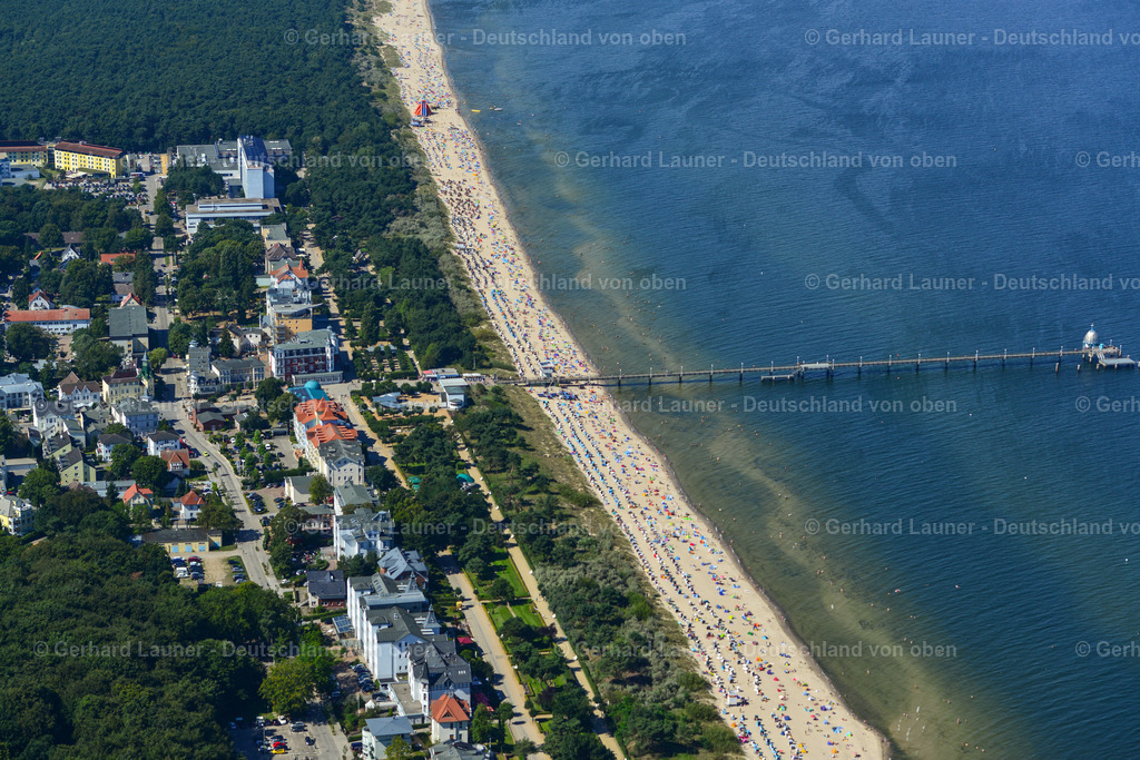 3637710 | ZINNOWITZ 25.08.2016 Sand und Strand- Landschaft an der Seebrücke Zinnowitz mit Tauchgondel an der Straße Strandpromenade in Zinnowitz auf der Insel Usedom im Bundesland Mecklenburg-Vorpommern. // Sand and beach landscape on the pier Zinnowitz on street Strandpromenade in Zinnowitz on the island of Usedom in the state Mecklenburg - Western Pomerania. Foto: Gerhard Launer
