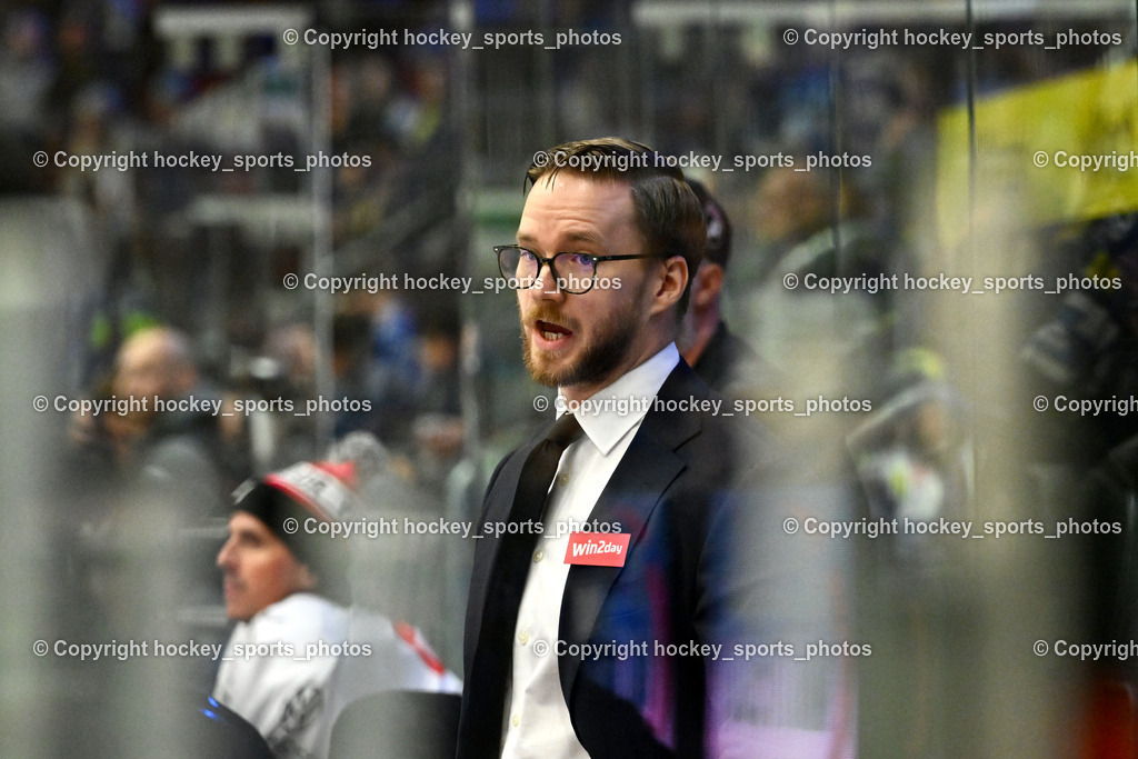 EC IDM Wärmepumpen VSV vs. Pioneers Vorarlberg | Headcoach Pioneers Vorarlberg JOHANNES NYGARD, EC IDM Wärmepumpen VSV vs. Pioneers Vorarlberg, EC IDM WÄRMEPUMPEN VSV vs. Pioneers Vorarlberg am 03.10.2025 in Villach (Stadthalle Villach), Austria, (Photo by Bernd Stefan)