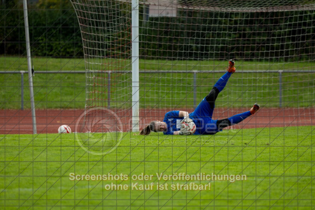 20250928_144332_0644 | #,1.FC Donzdorf (schwarz) vs. TV Derendingen (rot), Fussball, Frauen-Verbandsliga Württemberg, 03. Spieltag, Saison 2025/2026, Rasenplatz Lautertal Stadion, Süßener Straße 16, 73072 Donzdorf, 28.09.2025 - 13:00 Uhr,Foto: PhotoPeet-Sportfotografie/Peter Harich