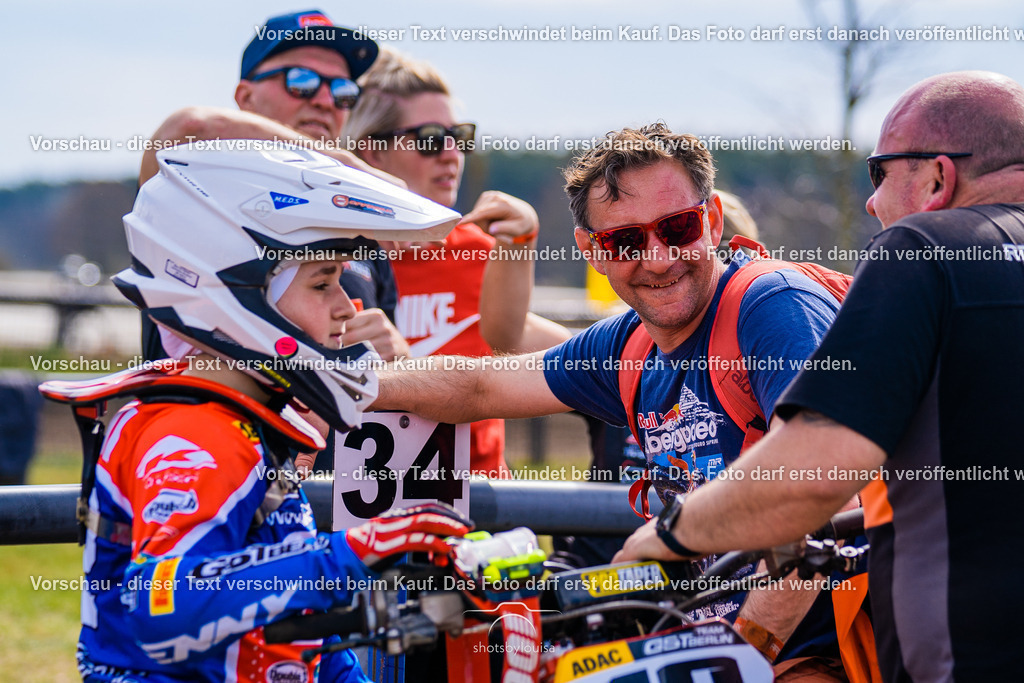 04_13_Bensdorf_85-1908 | Sportfotografin aus Berlin-Brandenburg mit Fokus auf Motocross. Ich halte deine sportliche Leistung und echte Emotionen auf und neben der Strecke professionell fest. Entdecke die Fotos von deinem Rennen und bestelle sie direkt hier im Shop.