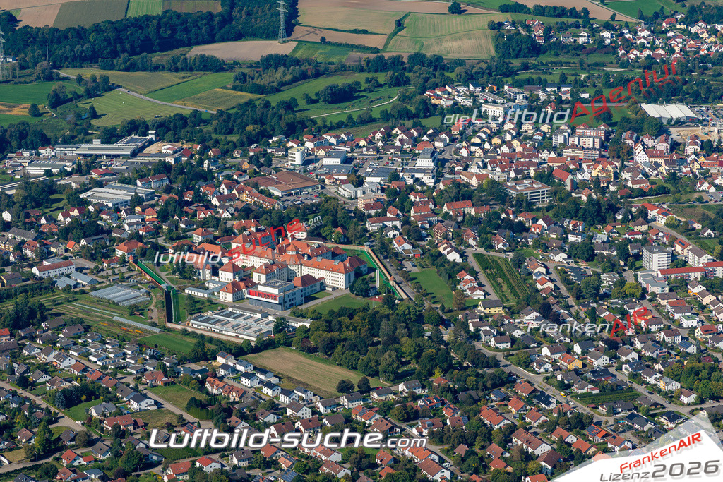 Aktuelles Luftbild von Algertshausen Aichach Kauf mit Lizenz / Bildrechten möglich- Die Luftaufnahme wurde 2021 mittels UL-Flugzeug erstellt ( keine Drohne ) - hochauflösende Kamera-Systeme von  Canon -Beste Qualität - Für grossformatige Ausdrucke geeignet. Die Geschenkidee !