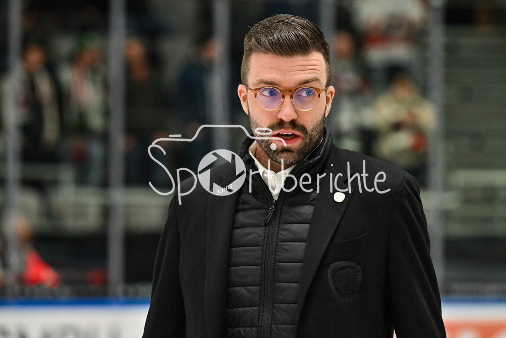 Augsburger Panther - Düsseldorfer EG | Im Bild AEV Gesellschafter Max HORBER / Einzelfoto / Freisteller / DEL: Augsburger Panther - Duesseldorfer EG, Curt Frenzel Stadion am 04.03.2025