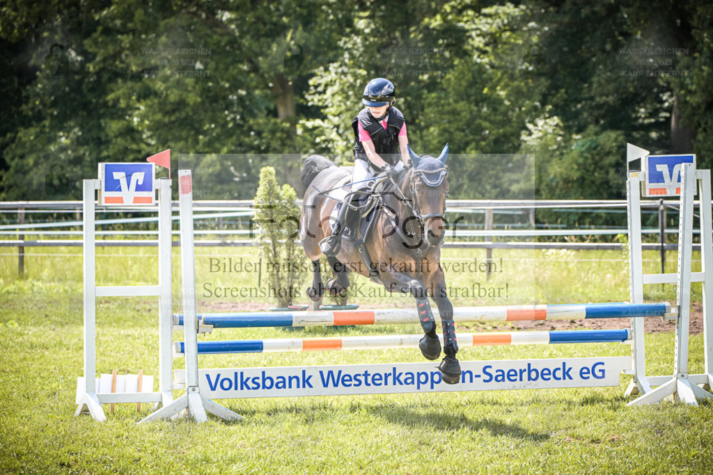 DOS_7443 | Entdecke hochwertige Reitturnierfotos von Foto Oger. Professionell, emotional und authentisch – jetzt Lieblingsmomente im Shop bestellen. - Realisiert mit Pictrs.com