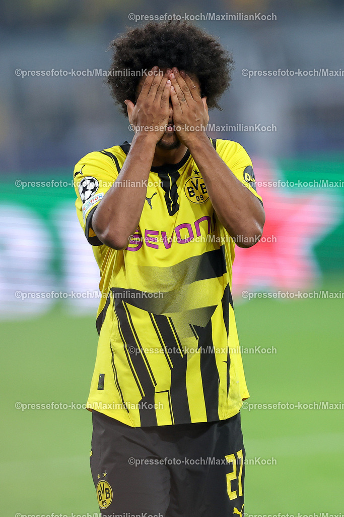 BVB01102401042 | 01.10.2024, Fußball, UEFA Champions League, Borussia Dortmund - Celtic Glasgow, 2. Spieltag, Signal Iduna Park, Saison 2024 2025: Karim Adeyemi (BVB #27) muss verletzt das Spielfeld verlassen