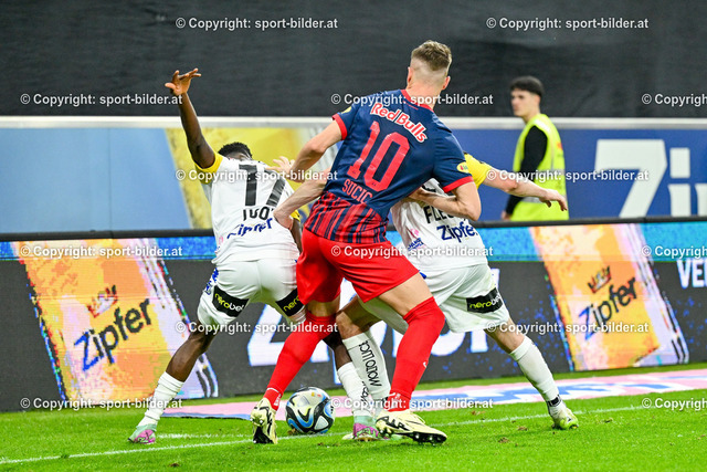 AUT, Admiral Bundesliga, LASK Linz vs FC Red Bull Salzburg | 12.04.2024, Raiffeisen Arena Linz, AUT, Admiral Bundesliga, LASK Linz vs FC Red Bull Salzburg, im Bild Moses Usor (Lask), Florian Flecker (Lask) vs Luka Sucic (RBS)


// Admiral Bundesliga Match between LASK Linz and FC Red Bull Salzburg in Linz, Austria on 2024/04/12
