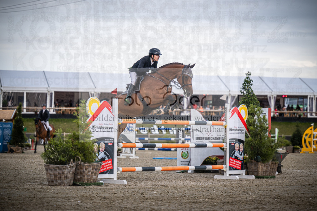 DOS_7807 | Entdecke hochwertige Reitturnierfotos von Foto Oger. Professionell, emotional und authentisch – jetzt Lieblingsmomente im Shop bestellen.Deutschlandweite Turnierfotografie. - Realisiert mit Pictrs.com