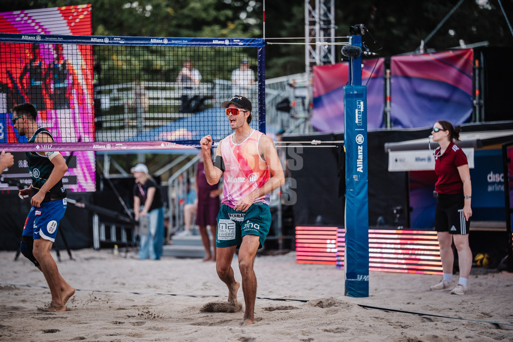 Beachvolleyball | Männer | Deutsche Meisterschaften 2025 Timmendorfer Strand | 04.09.2025 | Niklas Held jubelt