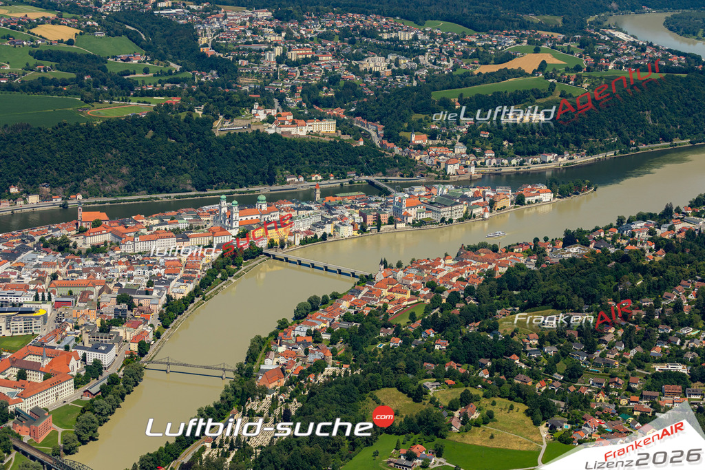 Die Luftaufnahme Inn - Passau wurde 2022 vom Flugzeug aus (keine Drohne) erstellt. Hohe Auflösung -für große Poster und Wandbilder geeignet - Garantiert!