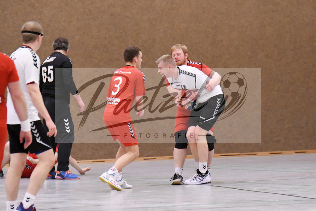 20200125_TEURWD_0060 | Handball, Herren:   beim Spiel der Landesklasse Süd zwischen SG Teuto Handball vs. RW Damme am 25.01.2020 in der Sporthalle-Gellenbeck in Hagen a.T.W., Deutschland.(Foto von Nico Paetzel) - Realisiert mit Pictrs.com