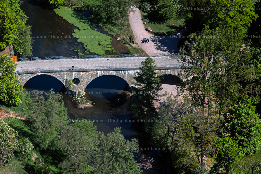 4026810 | WEIMAR 07.05.2020 Fluß - Brückenbauwerk zur Überquerung "Sternbrücke" über den Ilm in Weimar im Bundesland Thüringen, Deutschland. // River - bridge construction "Sternbruecke" over the Ilm in Weimar in the state Thuringia, Germany. Foto: Gerhard Launer