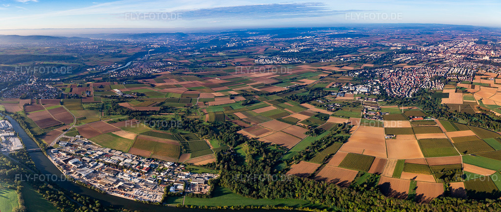 Luftbild: Neckar-Panorama Oberwiesen nach S im Ortsteil Oßweil in Ludwigsburg im Bundesland Baden-Württemberg in Deutschland. Foto: IMG_138531-Pano.jpg vom 16.09.2023 durch Werner Riehm/FLY-FOTO.deAuflösung des Originals: 6916 x 2924 px