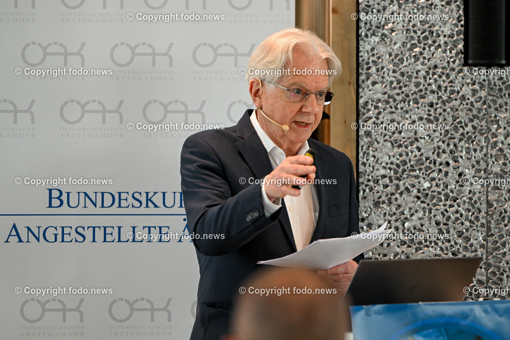 BKAÄ-Enquete_ JKU Med Campus I_ 10.05.2023-2 | 10.05.2023, Linz, AUT, JKU medLOFT, Arbeitsplatz Spital, wie die Jungen künftig arbeiten wollen, im Bild Reinhold Popp (Univ. Prov., Zukunftsforscher)