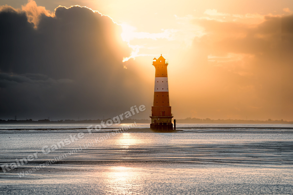 20230831 Leuchtturm Arngast Jadebusen 2 -RGanske | Onlineshop mit Bildern von Stränden, Häfen und Meer. Leinwände, Poster, Kalender und andere Materialien erhältlich. Kommerzielle Lizenzen möglich.  - Realisiert mit Pictrs.com