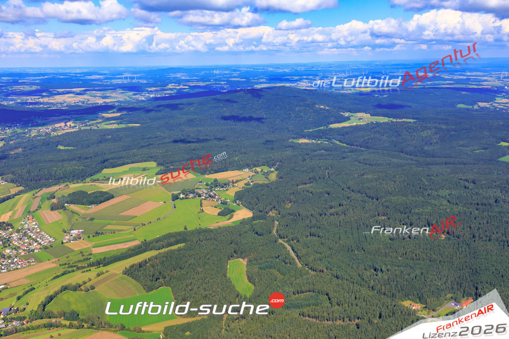 Die Luftaufnahme Schwarzenreuth - Neusorg wurde 2017 mittels Flugzeug (keine Drohne) erstellt. Perfekte Schärfe und Druck- Auflösung- Garantiert!