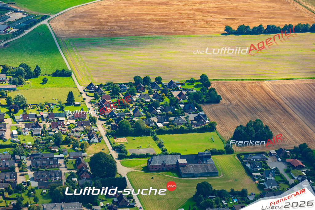 Schönböken Ruhwinkel Bild- Das Luftbild wurde 2025 vom UL-Flugzeug heraus erstellt ( keine Drohne bzw. Drohnenaufnahme ) - Hochauflösende Luftaufnahme -Nicht vergleichbar mit Google Maps oder Satelittenbilder- Die Geschenkidee !Mit Lizenz und Bildrechte bestellbar - CC