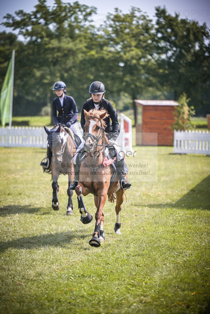 DOS_3703 | Entdecke hochwertige Reitturnierfotos von Foto Oger. Professionell, emotional und authentisch – jetzt Lieblingsmomente im Shop bestellen.Deutschlandweite Turnierfotografie. - Realisiert mit Pictrs.com