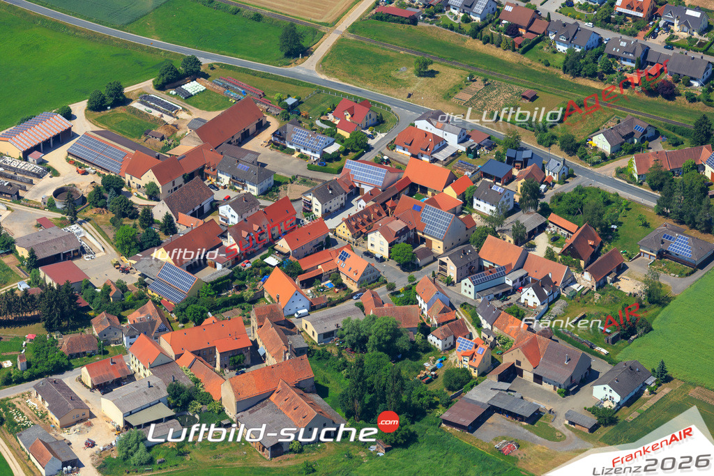 Die Luftaufnahme Wingersdorf - Frensdorf wurde vom UL-Flugzeug (keine Drohne) aus fotografiert.Hohe Druck- Auflösung-die Geschenkidee!