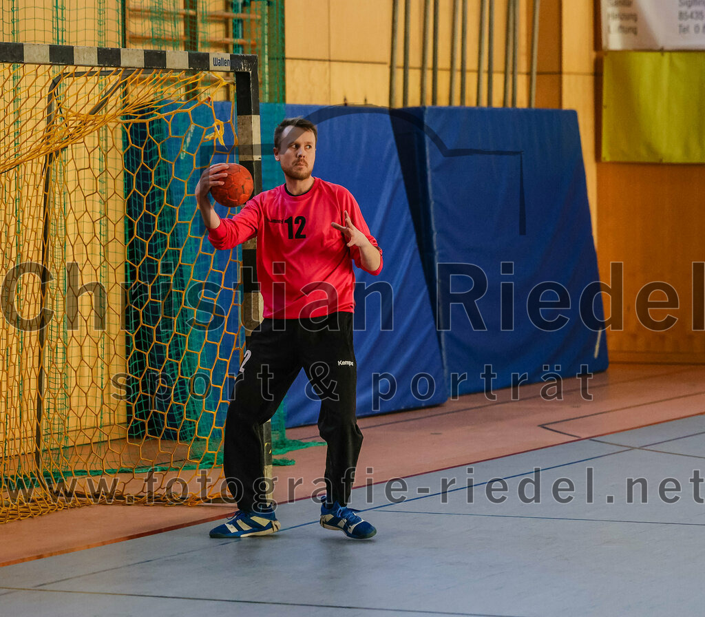 2024-01-28_050_SpVgg_Altenerding_II_gegen_HSG_Schwab-kirchen | Erding, Deutschland, 28.01.2024:
Handball, Bezirksklasse Männer Staffel Süd West 2023 / 2024, 9. Spieltag, SpVgg Altenerding gegen HSG Schwab/kirchen, Endergebnis: 30:24

Julian Weidmann (HSG Schwab/kirchen, #12)

Foto: Christian Riedel / fotografie-riedel.net