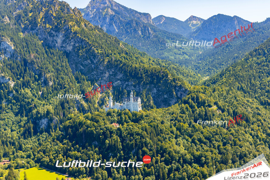 Luftbild Vs Google Maps  Schloss Neuschwanstein  Schwangau -Das Luftbild wurde 2025 vom UL-Flugzeug heraus erstellt ( keine Drohne ) - Hochauflösende Luftaufnahme -Nicht vergleichbar mit Google Maps oder Satelittenbilder- Die Geschenkidee !Mit Lizenz und Bildrechte bestellbar