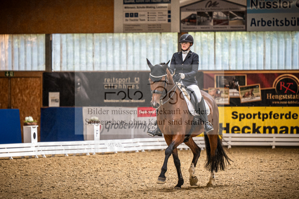 DOS_2115 | Entdecke hochwertige Reitturnierfotos von Foto Oger. Professionell, emotional und authentisch – jetzt Lieblingsmomente im Shop bestellen. - Realisiert mit Pictrs.com
