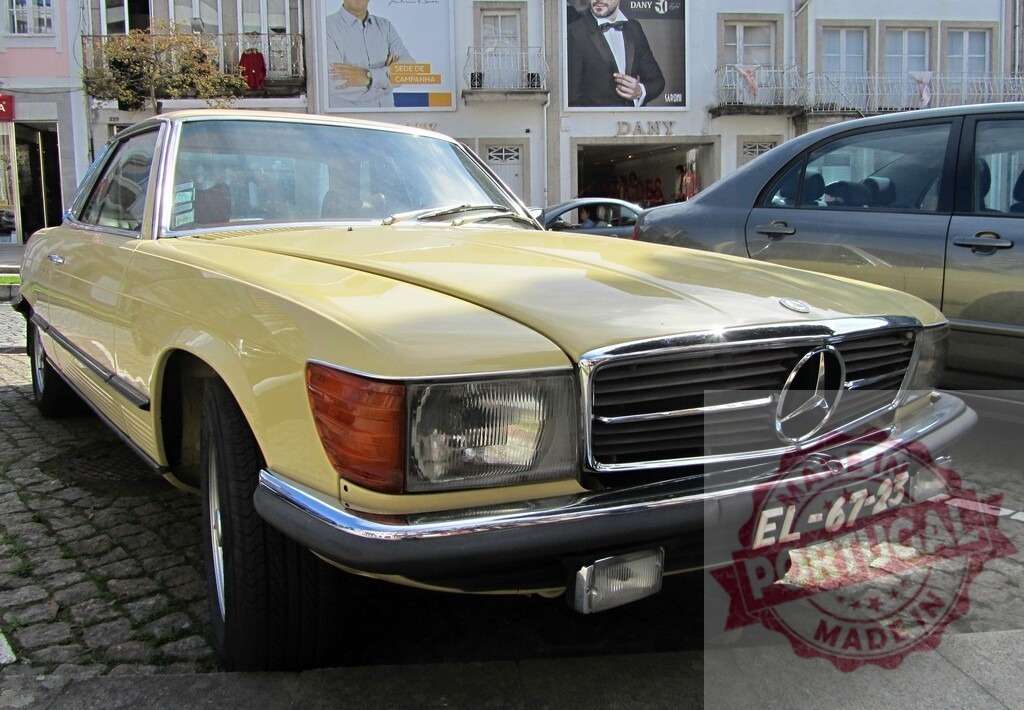 Classic Mercedes-Benz 450 SLC parked on cobblestone street | Vintage Mercedes-Benz 450 SLC parked on a cobblestone street, showcasing its timeless design - Realisiert mit Pictrs.com
