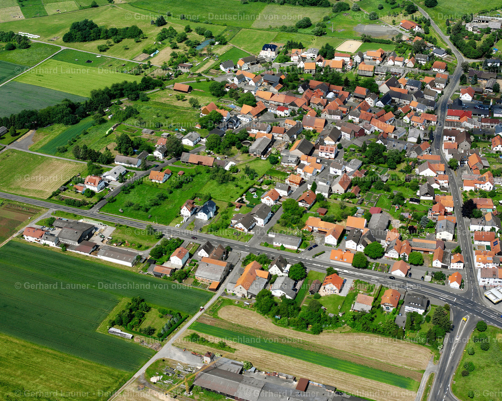 2614706 | BERNSFELD 09.06.2006 Wohngebiet einer Einfamilienhaus- Siedlung  in Bernsfeld im Bundesland Hessen, Deutschland // Single-family residential area of settlement  in Bernsfeld in the state Hesse, Germany Foto: Gerhard Launer