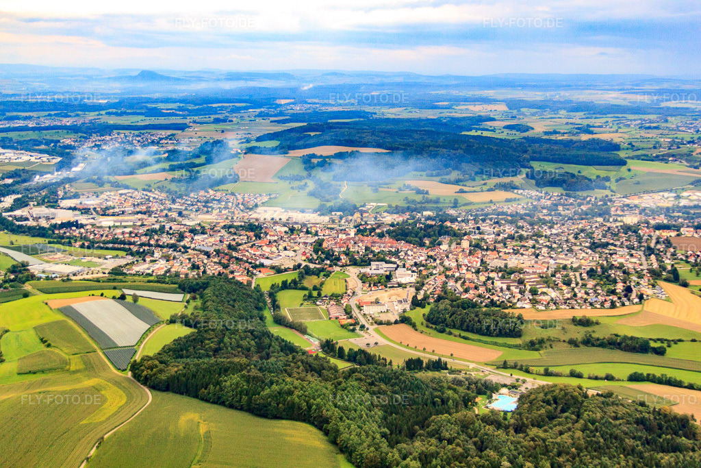 Luftbild: Ortsansicht von Osten in Stockach im Bundesland Baden-Württemberg in Deutschland. Foto: IMG_71827.jpg vom 31.08.2014 durch Werner Riehm/FLY-FOTO.deAuflösung des Originals: 4752 x 3168 px