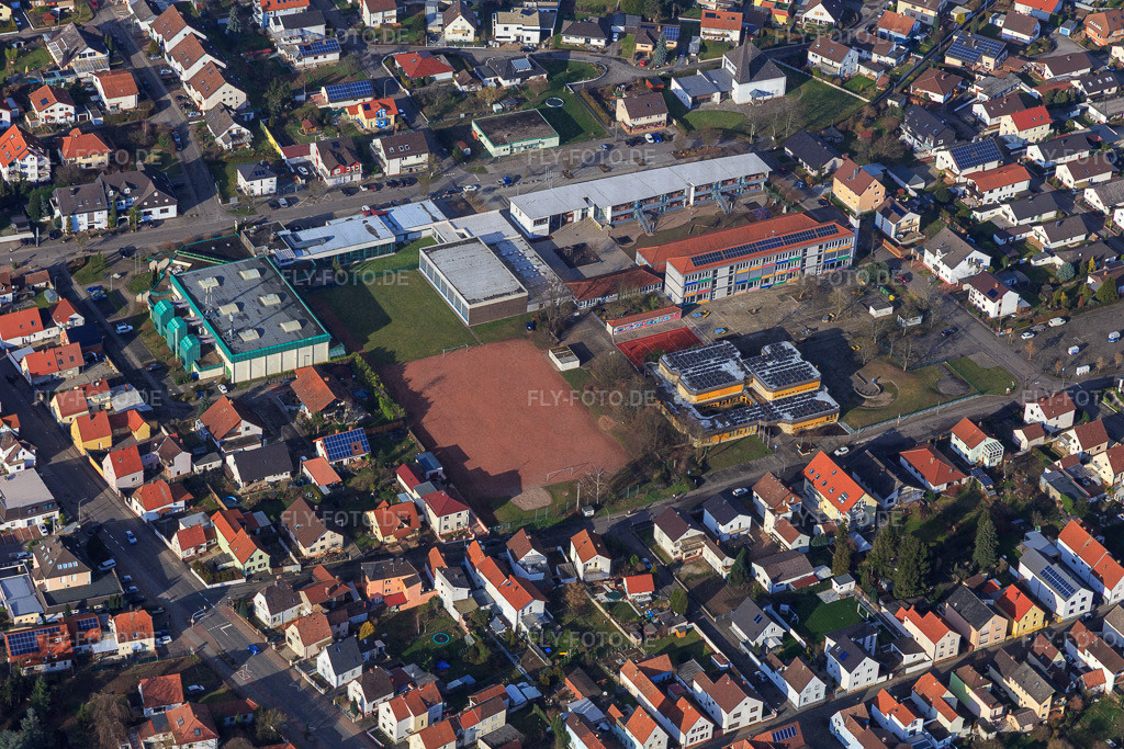 Goldberghalle, Hallenbad der VG Lingenfeld, Grundschule Lingenfeld und Realschule plus Lingenfeld https://lingenfeld.de/goldberghalle/ https://www.vg-lingenfeld.de/wohnen-leben/hallenbad/ http://gs-lingenfeld.de/ https://www.rsplus-lingenfeld.de/ | Luftbild: Goldberghalle, Hallenbad der VG Lingenfeld, Grundschule Lingenfeld und Realschule plus Lingenfeld https://lingenfeld.de/goldberghalle/ https://www.vg-lingenfeld.de/wohnen-leben/hallenbad/ http://gs-lingenfeld.de/ https://www.rsplus-lingenfeld.de/ in Lingenfeld im Bundesland Rheinland-Pfalz in Deutschland. Foto: IMG_104758.jpg vom 16.02.2018 durch Werner Riehm/FLY-FOTO.de - Realisiert mit Pictrs.com