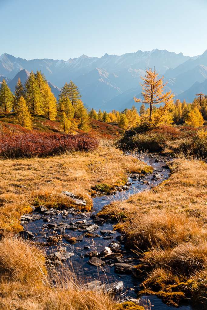 Herbstlandschaft am Lukmanierpass | Format 2 zu 3 - Realized with Pictrs.com