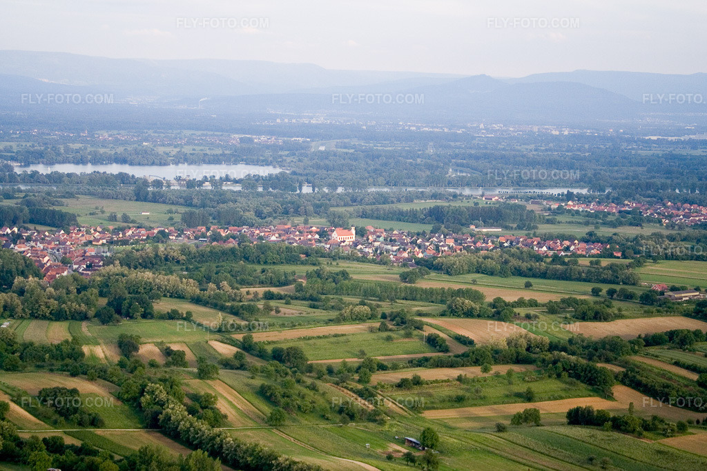 Aerial view: Mothern in Scheibenhard in the state Bas-Rhin, France. – Photo: IMG_2397.jpg taken on 06/04/2006 by Werner Riehm/FLY-FOTO.com – Resolution of the original: 3456 x 2304 px