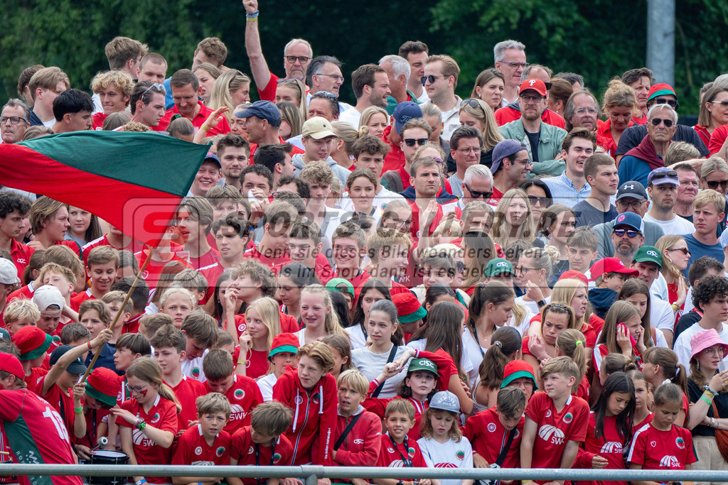 Final4_20250601-1325-HK108452 | Krefeld, Deutschland, 01.06.2025:  Feldhockey Final4 2025 – „Deutsche Feldhockey-Meisterschaften 2025“ Crefelder HTC - Rot-Weiss Köln (Finale Herren) im Gerd-Wellen-Hockeyanlage am 01.06.2025 in Krefeld, Deutschland. (Foto von Kramhöller/Fehrmann/Kaste)Krefeld, Germany, 01.06.2025: Feldhockey Final4 2025 – „Deutsche Feldhockey-Meisterschaften 2025“ Harvestehuder HTC - Düsseldorfer HC (Finale Damen) in Gerd-Wellen-Hockeyanlage at 01.06.2025 in Krefeld, Deutschland. (Foto from Kramhöller/Fehrmann/Kaste)