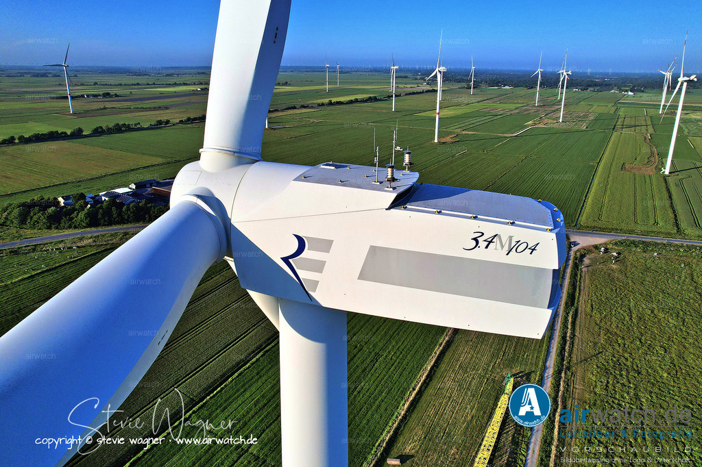 Langenhorner Alter Deich - Windpark - Luftbild | Entdecken Sie atemberaubende Luftbilder und Fotografien auf airwatch.de - Tauchen Sie ein in eine Welt voller faszinierender Aufnahmen aus der Vogelperspektive.