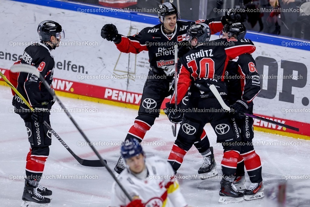 KEC16022501039 | 16.02.2025, Eishockey, DEL, Kölner Haie - Düsseldorfer EG, Lanxess-Arena Köln: Torjubel nach dem 2:1 durch Parker Tuomie (Kölner Haie #62). Zusammen jubelnd mit Louis-Marc Aubry (Kölner Haie #15), Justin Schütz (Kölner Haie #10), Maximilian Kammerer (Kölner Haie #9)
