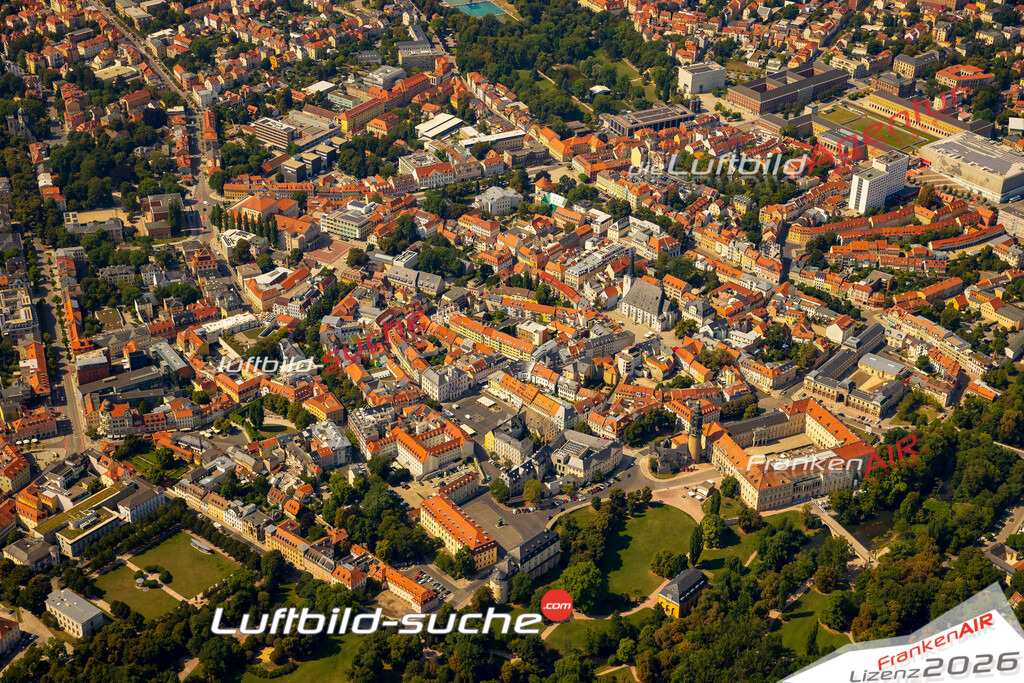 Innenstadt Architektur Weimar Bild- Das Luftbild wurde 2025 vom UL-Flugzeug heraus erstellt ( keine Drohne bzw. Drohnenaufnahme ) - Hochauflösende Luftaufnahme -Nicht vergleichbar mit Google Maps oder Satelittenbilder- Die Geschenkidee !Mit Lizenz und Bildrechte bestellbar - CC