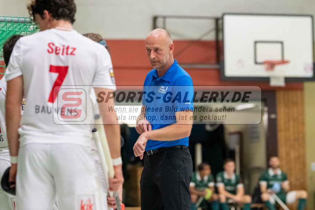 SFE_20240113_0102 | Mülheim, Deutschland, 13.01.2024:  in Aktion waehrend des Spiels der Halle 1. Bundesliga Herren zwischen Uhlenhorst Mülheim vs Rot-Weiss Köln im Sporthalle Lehnerstr. (HTCU) am 13.01.2024 in Mülheim, Deutschland. (Foto von Stephan Fehrmann)

Mülheim, Germany, 13.01.2024:  in action during the game of Halle 1. Bundesliga Herren between Uhlenhorst Mülheim vs Rot-Weiss Köln in Sporthalle Lehnerstr. (HTCU) at 13.01.2024 in Mülheim, Deutschland. (Foto von Stephan Fehrmann)