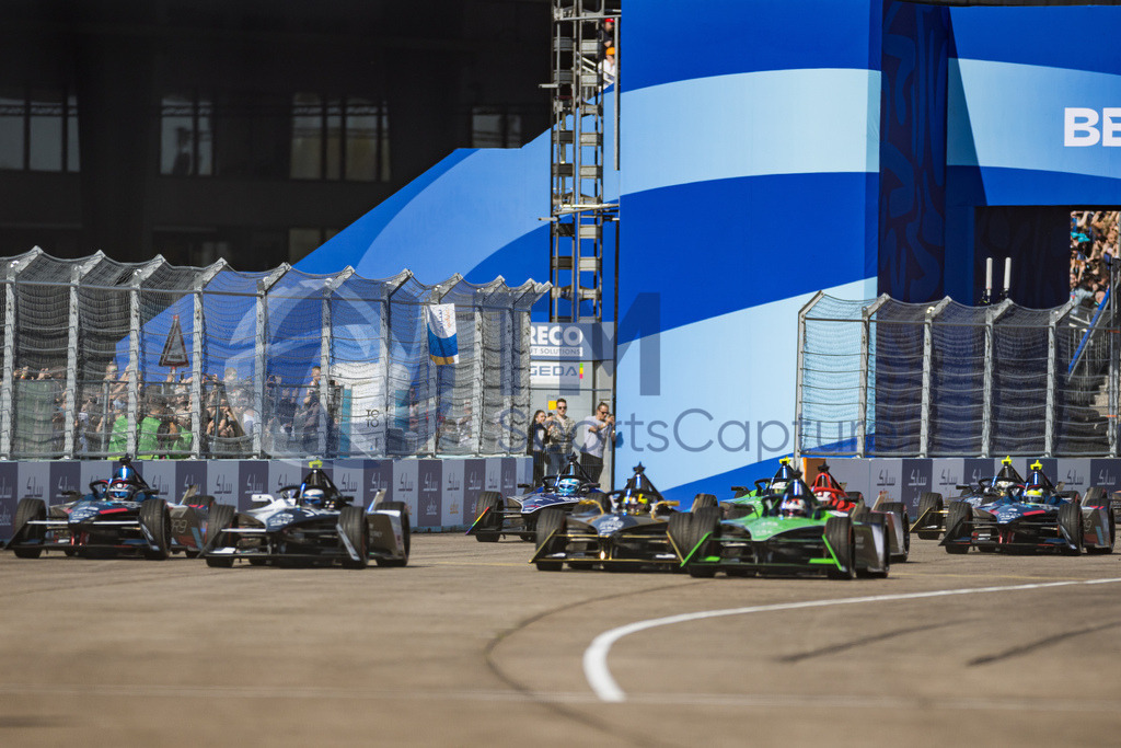 GEPA-20230422-101-147-0120 | BERLIN,GERMANY,22.APR.23 - MOTORSPORTS, FORMEL E - E-Prix of Berlin, Berliner Tempelhof Airport Circuit. Image shows the race start.
Photo: GEPA pictures/ Matthias Trinkl