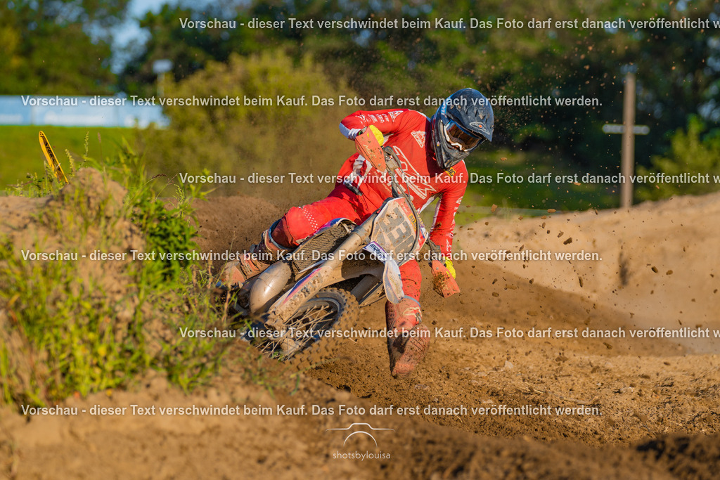 09_21_LM_Schenkenhorst-0662 | Sportfotografin aus Berlin-Brandenburg mit Fokus auf Motocross. Ich halte deine sportliche Leistung und echte Emotionen auf und neben der Strecke professionell fest. Entdecke die Fotos von deinem Rennen und bestelle sie direkt hier im Shop.