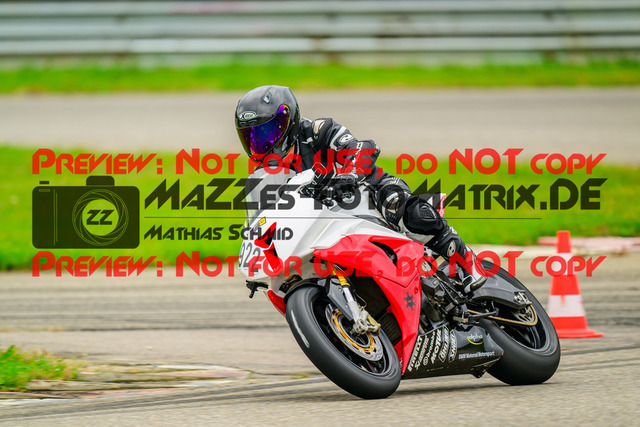 MaZZes_Fotomatrix_20241002_6007705_8834 | GELB