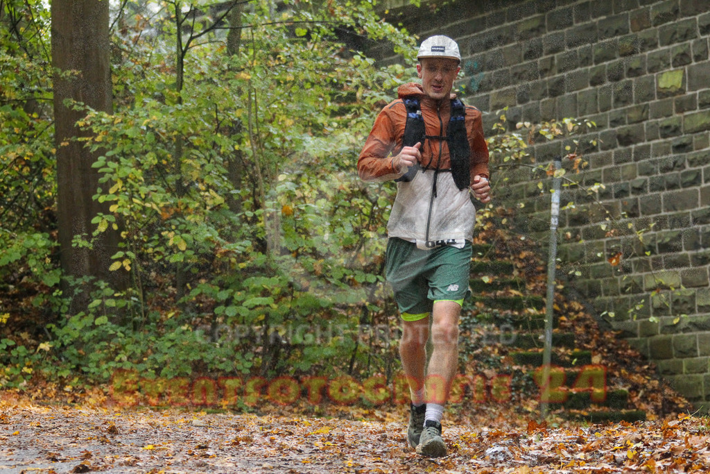 241027_0925_EV4_5616 | Sportfotografie im Rhein-Sieg Kreis, Köln, Bonn, NRW, Rheinland Pfalz, Hessen, etc. Unser Tätigkeitsfeld umfasst den Laufsport vom Volkslauf über den Marathon, Duathlon, Triathon bis zum Ultralauf wie Kölnpfad Ultra oder Schindertrail.