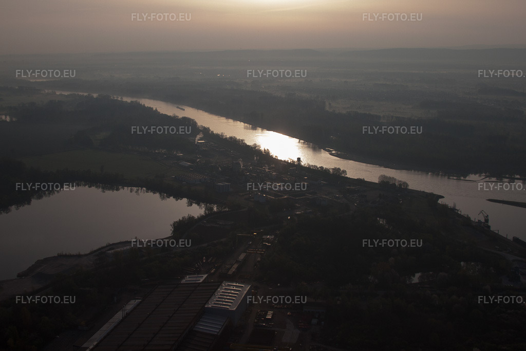 Vue aérienne: Vue de la ville à Lauterbourg dans le département Bas Rhin, France. Photo: IMG_63605.jpg prise le 30/03/2014 par Werner Riehm/FLY-FOTO.euRésolution de l'original: 4752 x 3168 px