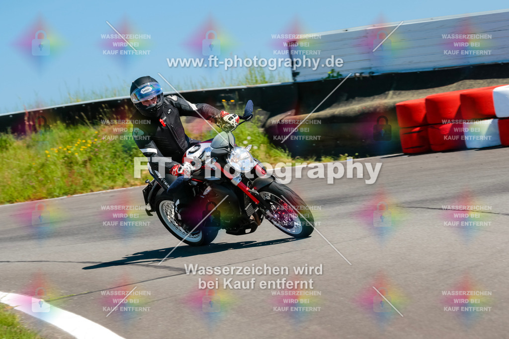 Moto-TeamOBK-22442 | Hier findet Ihr Bilder von Touristenfahrten auf der Nürburgring Nordschleife oder von anderen Veranstaltungen die ich besucht habe. Viel Spass beim Durch Schauen 