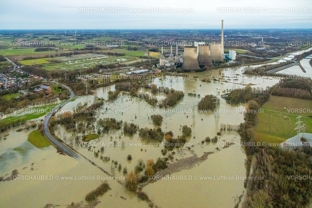 Hamm231204850 | Luftbild vom Hochwasser der Lippe, Weihnachtshochwasser 2023, Fluss Lippe tritt nach starken Regenfällen über die Ufer, Überschwemmungsgebiet Naturschutzgebiet Lippeaue Stockum mit RWE Generation SE Kraftwerk Gersteinwerk, Rünthe, Bergkamen, Ruhrgebiet, Nordrhein-Westfalen, Deutschland