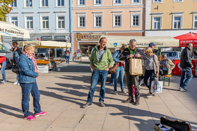Delegation aus Bamberg am Wochenmarkt | Bildershop von pixelworld.at - Realisiert mit Pictrs.com