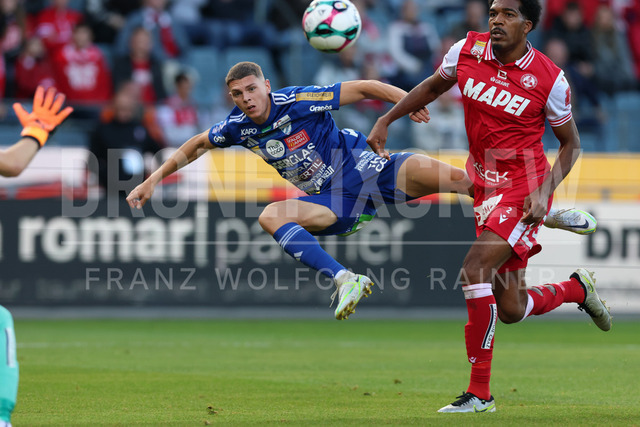 Grazer AK 1902 vs TSV Egger Glas Hartberg – Austrian Bundesliga Match 2025 | Austrian Bundesliga match between Grazer AK 1902 and TSV Egger Glas Hartberg. Dynamic football action, players in motion, emotions, stadium atmosphere and team spirit captured in professional detail. The image shows Elias Havel (Hartberg) and Donovan Pines (GAK).
