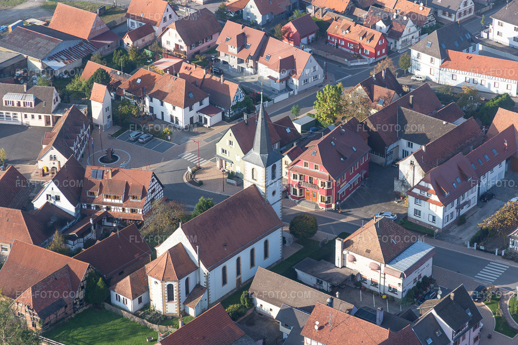 Aerial view: Protestant church building in the village center in Niederrœdern in the state Bas-Rhin, France.Photo: IMG_075676.jpg taken on 11/01/2014 by Werner Riehm/FLY-FOTO.comResolution of the original: 5472 x 3648 px