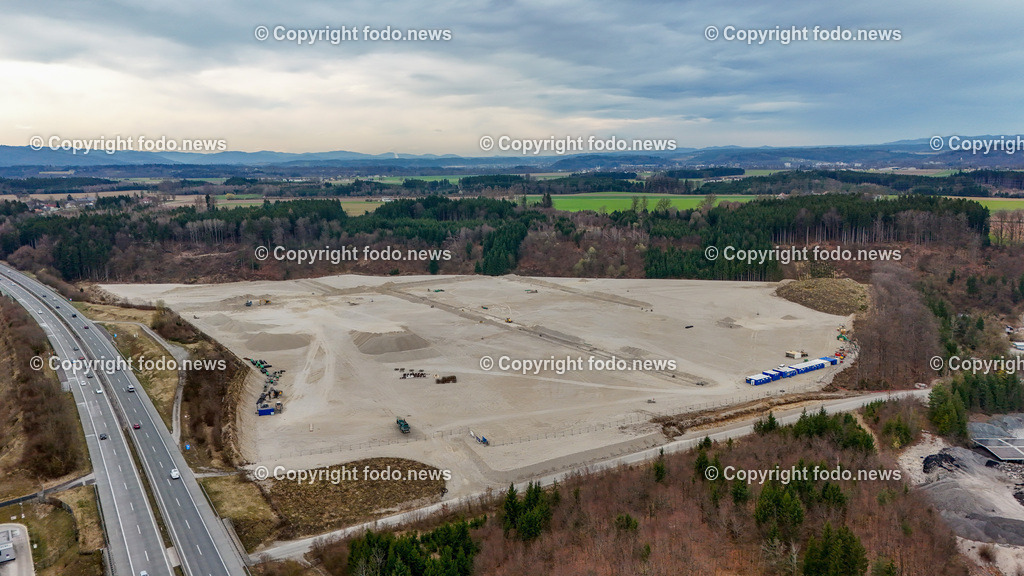 Ohlsdorf_ Waldrodung_ Schotter_ 11.03.2024-10 | 11.03.2024, Ohlsdorf, AUT, Gewerbegebiet, im Bild Waldrodung, Schotterabbau, Baustelle, Schotter, Ehrenfeld II Viecht, Umwelt, illegal, Umweltvertraeglichkeit, Asamer, Betriebsansiedlung, Baugeraete, Bagger, Umwidmung, Abholzung, Luftbild, Drohne