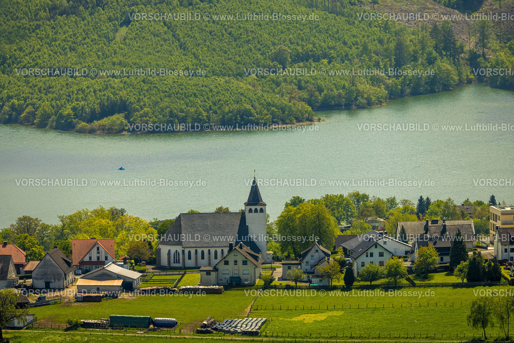 Sundern230504538Langscheid | Luftbild, Kath. Kirche Antonius in Langscheid am Sorpesee, Langscheid, Sundern, Sauerland, Nordrhein-Westfalen, Deutschland