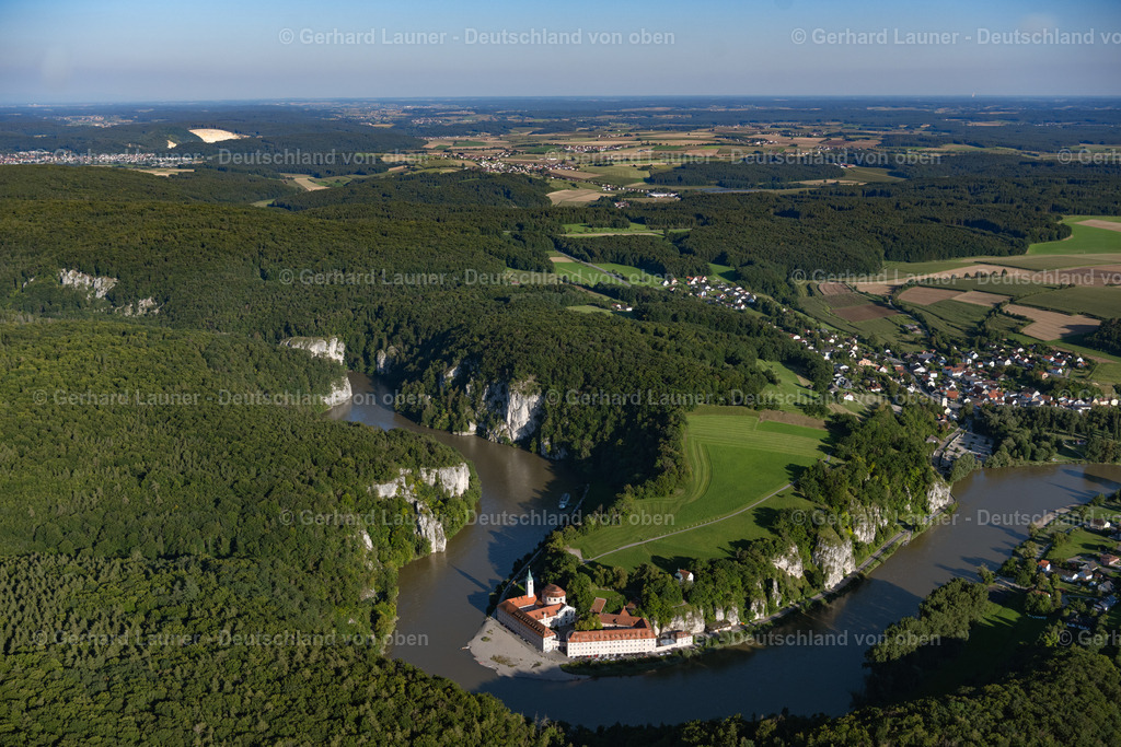 4050970 | WELTENBURG 03.09.2021 Gebäudekomplex des Klosters an der Asamstraße am Ufer der Donau in Weltenburg im Bundesland Bayern, Deutschland. Weiterführende Informationen bei: Weltenburger Klosterbetriebe GmbH. // Complex of buildings of the monastery on Asamstrasse on Ufer of Donau in Weltenburg in the state Bavaria, Germany. Further information at: Weltenburger Klosterbetriebe GmbH. Foto: Gerhard Launer