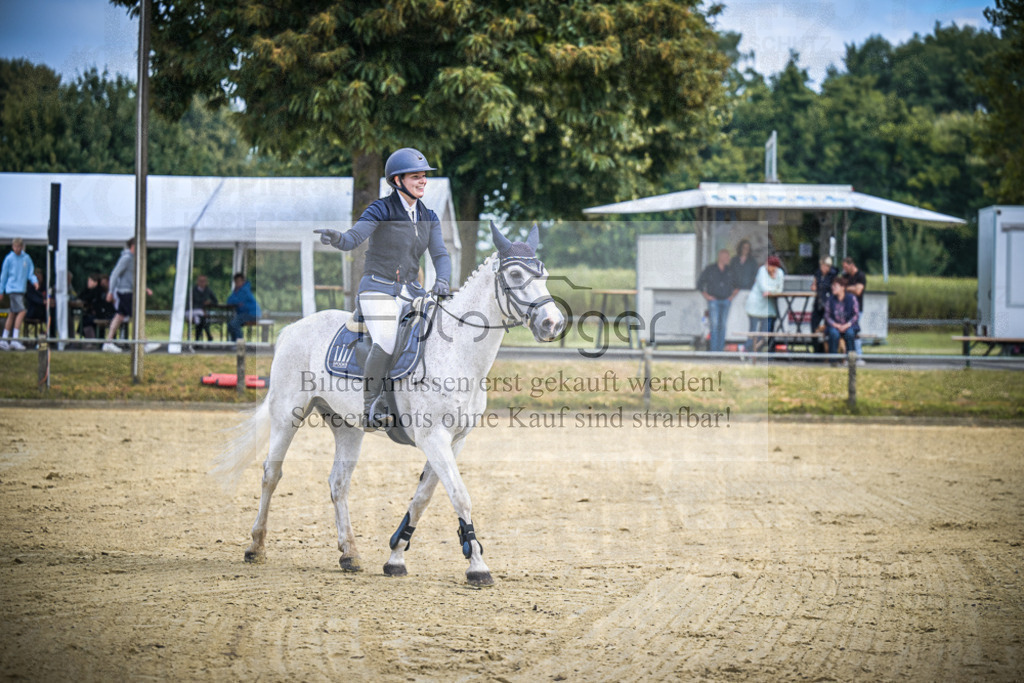 DOS_1828 | Entdecke hochwertige Reitturnierfotos von Foto Oger. Professionell, emotional und authentisch – jetzt Lieblingsmomente im Shop bestellen.Deutschlandweite Turnierfotografie. - Realisiert mit Pictrs.com